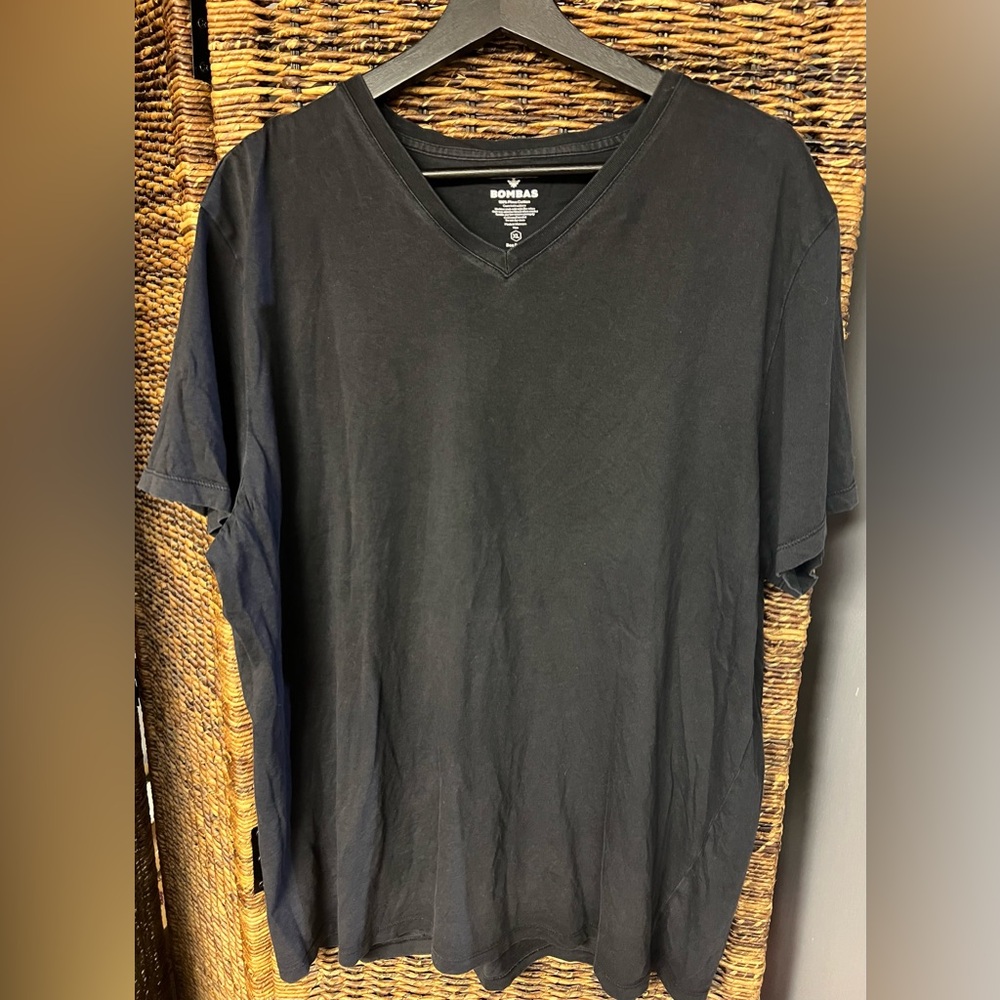 Bombas- Mens V neck, Black‎ Tshirt- Size: XLarge